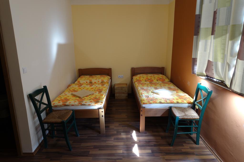 Penzion U Tomcalu Terezín Εξωτερικό φωτογραφία